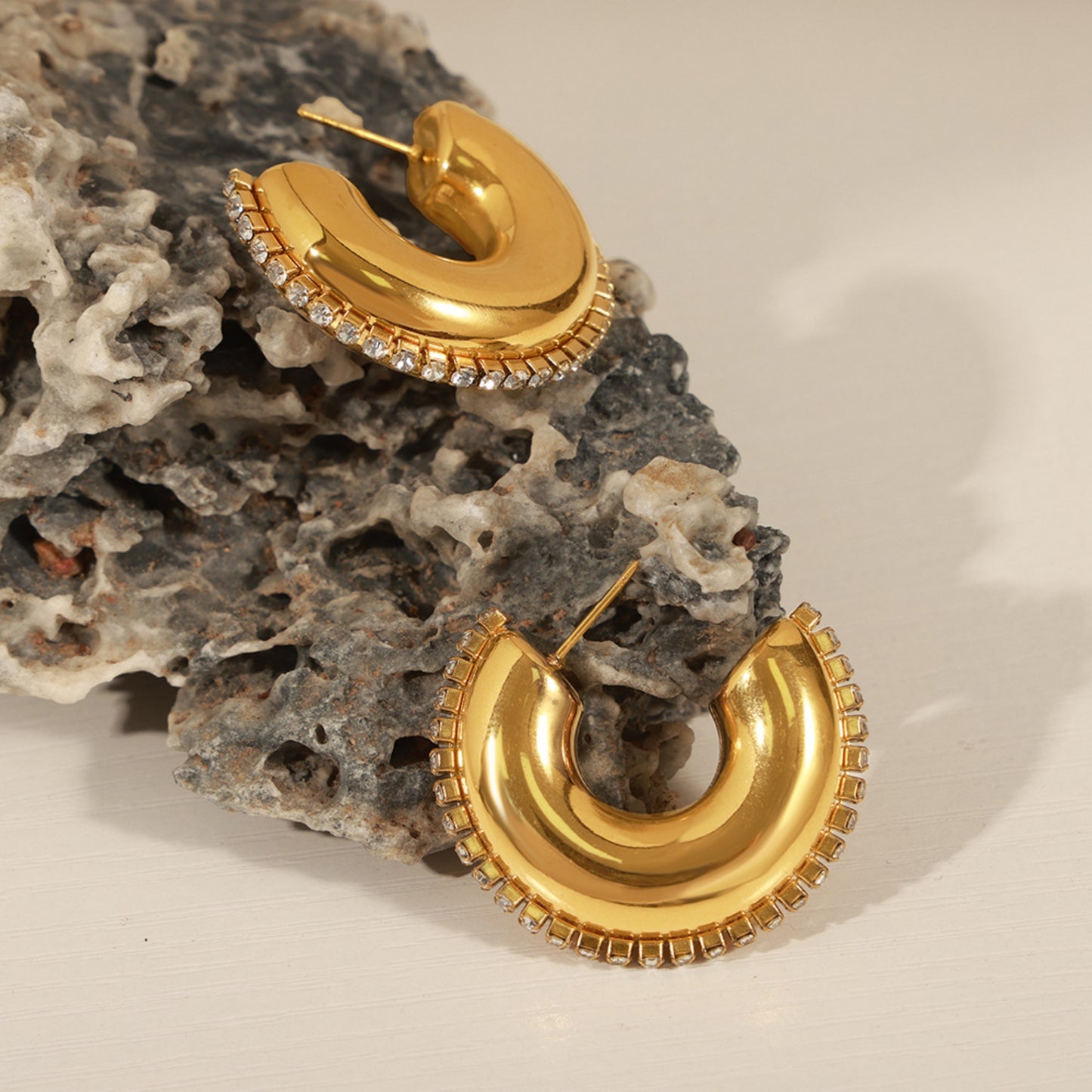 Golden Viva C-Hoop Earring